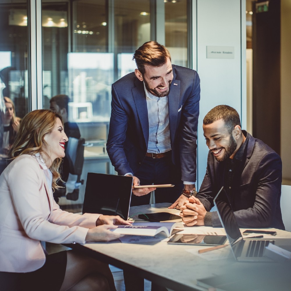 business-people-working-in-the-office